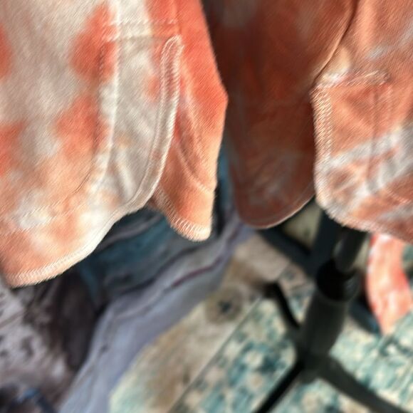 Jane and Delancey tie dye peach lounge set, size large top, size medium pants - Picture 5 of 14